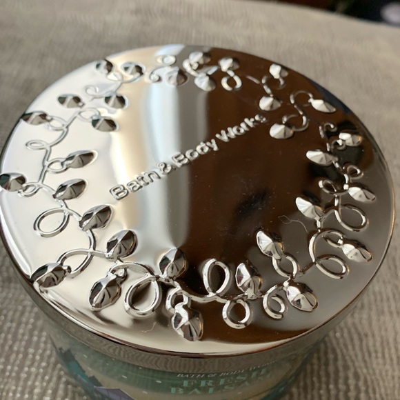 NWT Bath & Body Works 3-Wick Candle Fresh Balsam - Picture 3 of 9